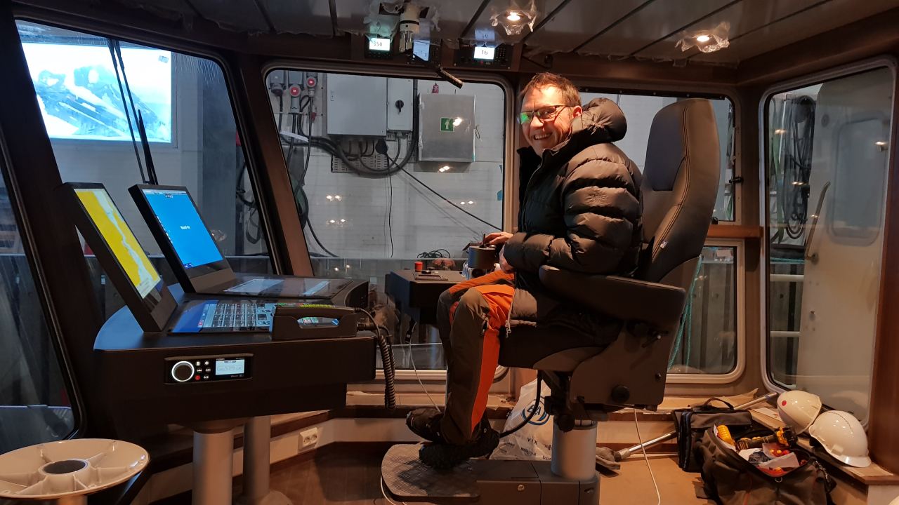 Iver Andreassen, skipper om bord i Sifjord.